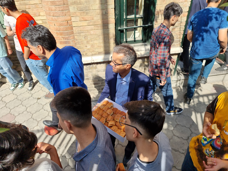 جشن اردیبهشتگان در دبیرستان ماندگار فیروزبهرام